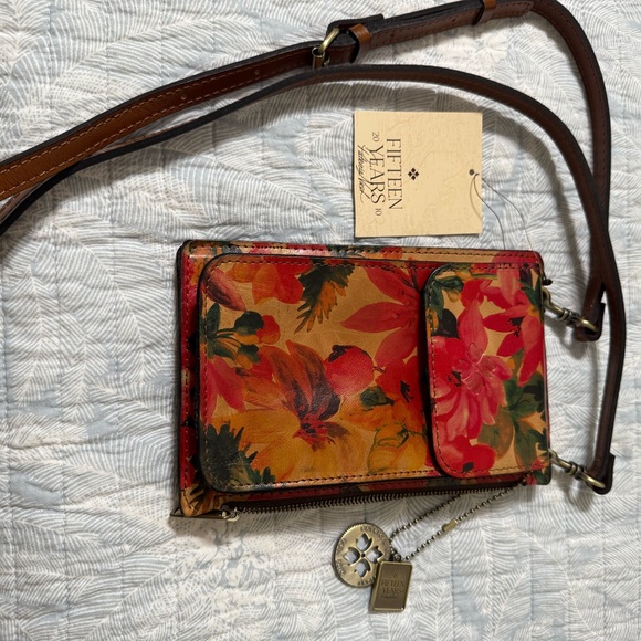 🥀 Patricia Nash Red and Orange Crossbody Bag with Autumn Floral Design 🍑 - Picture 2 of 5